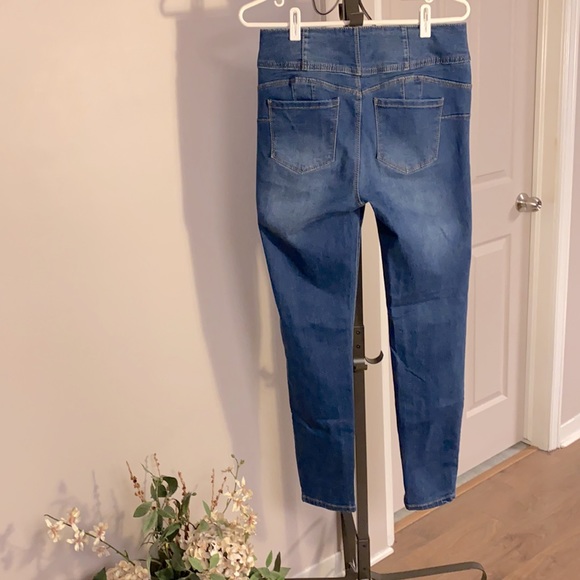 Butt lifting jeans - Picture 2 of 2